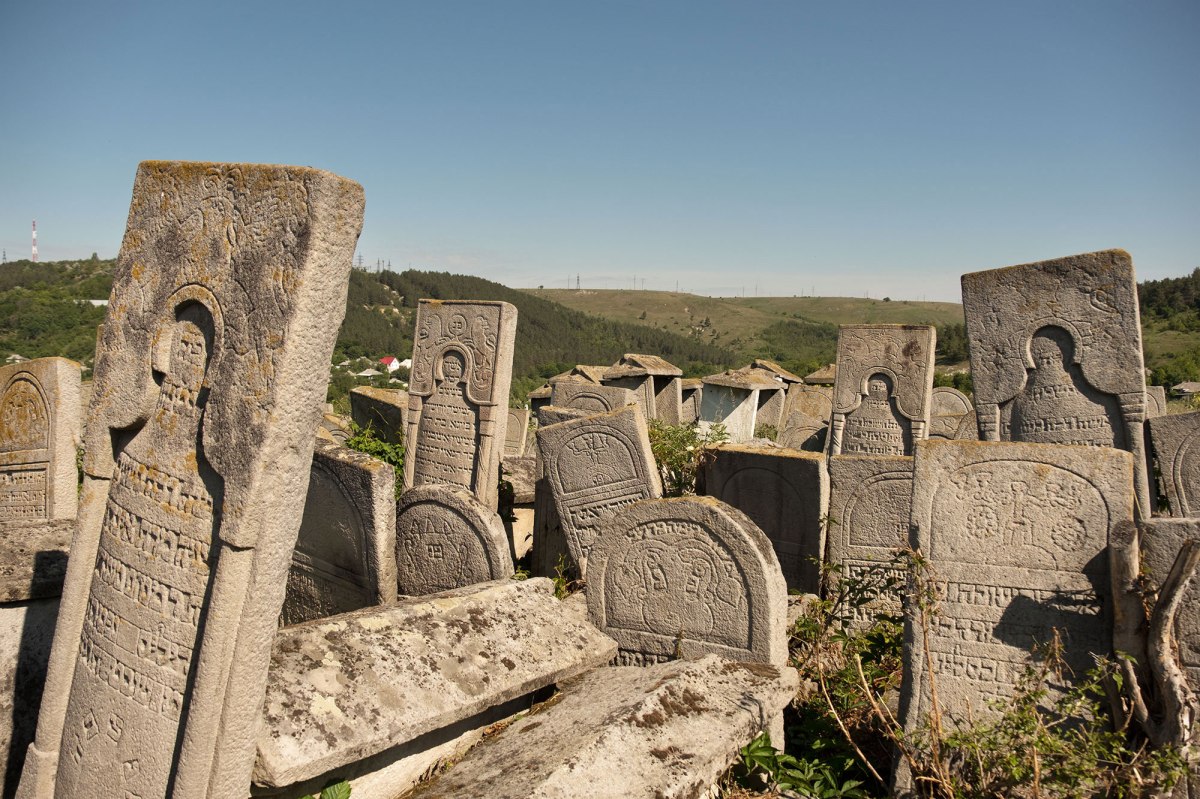 Mohyliv-Podilskyi - Jewish cemetery
