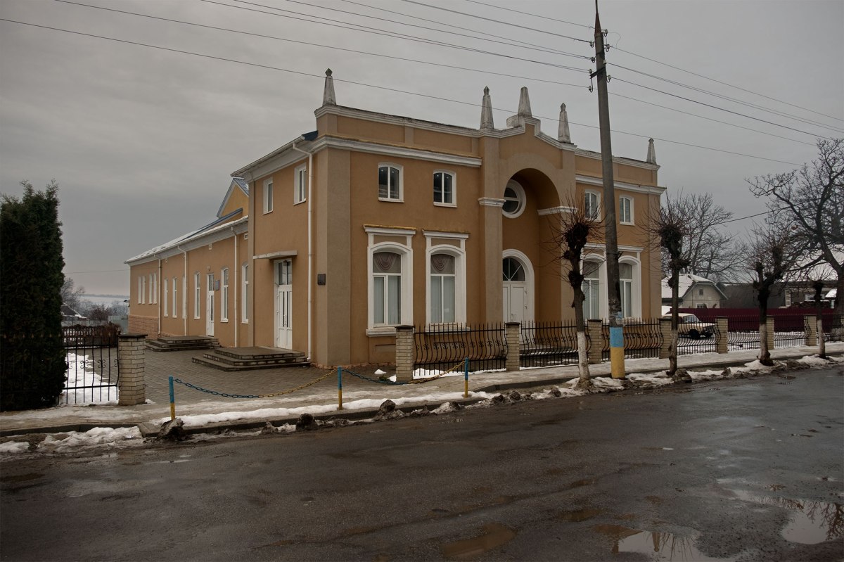 Melnytsia-Podilska - former synagogue