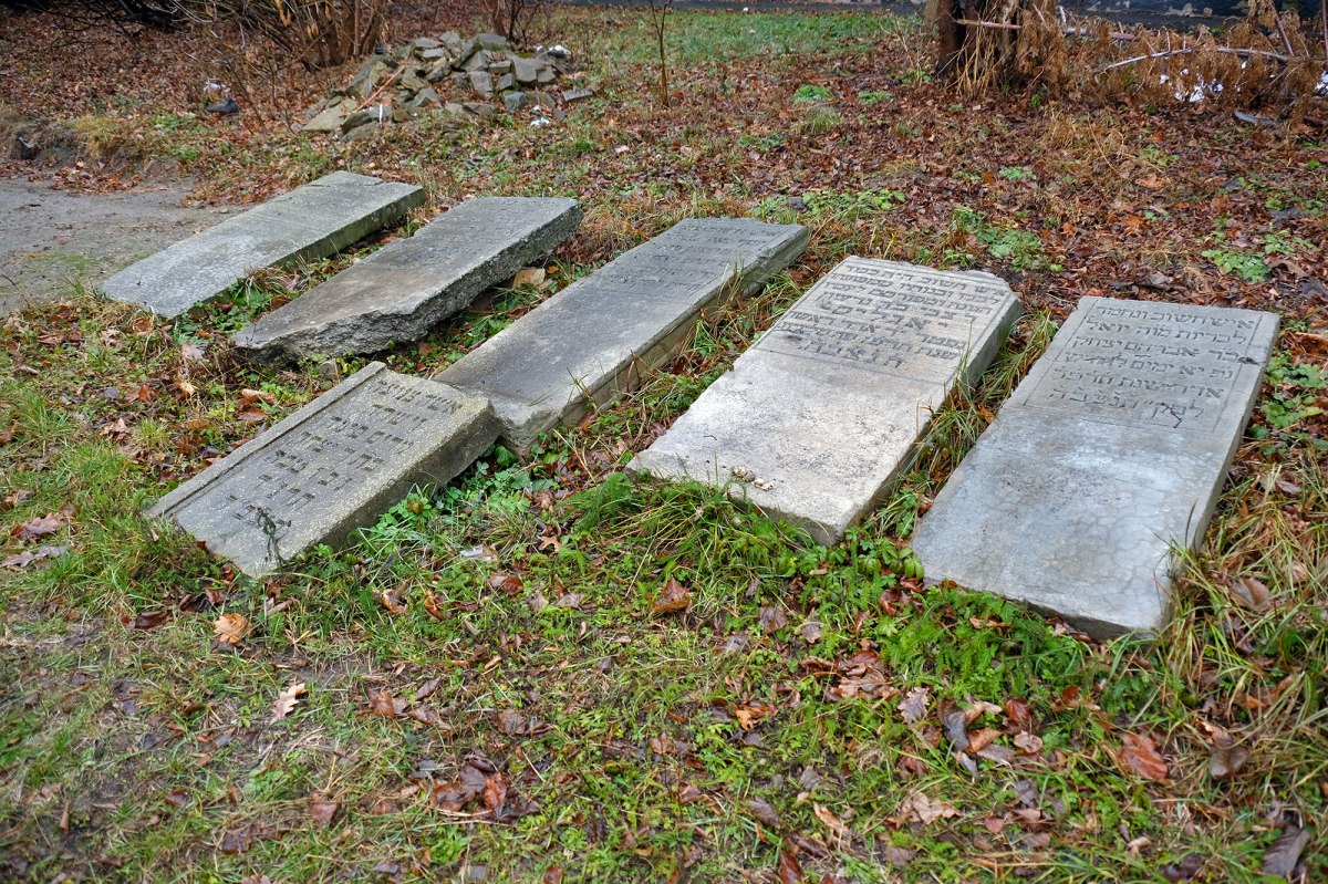 Mlyniv Jewish cemetery