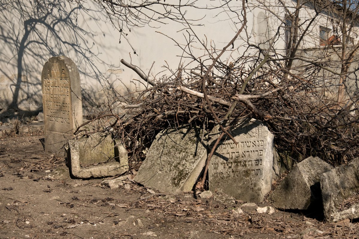 Alexandreni Jewish cemetery