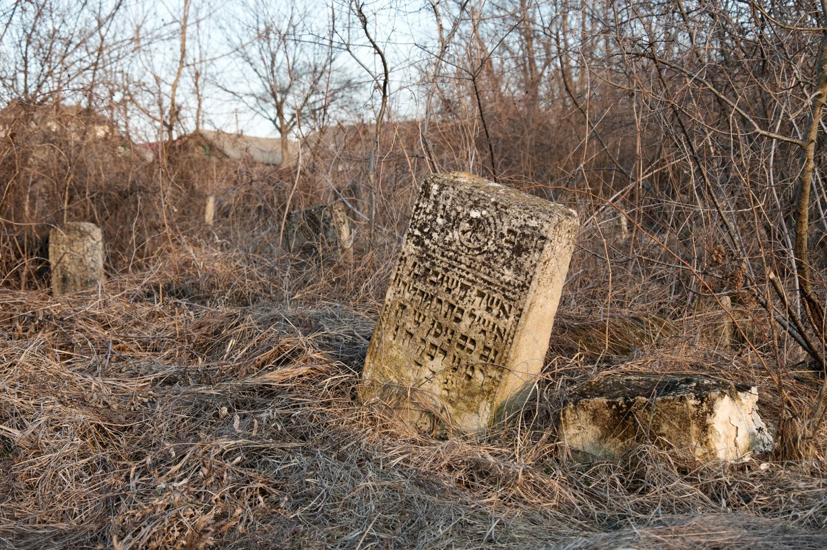 Lipcani Jewish cemetery