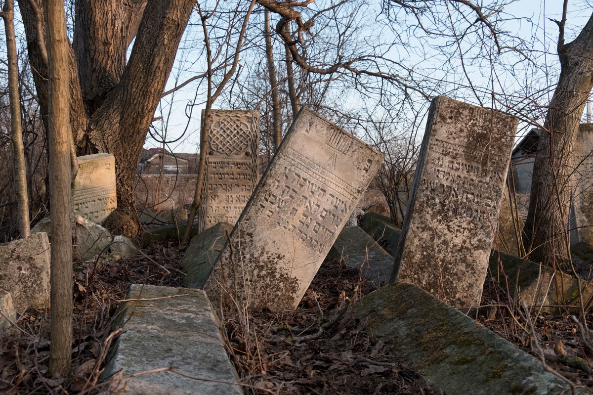 Lipcani Jewish cemetery