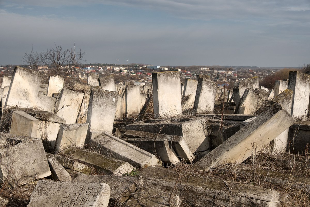 Edineț Jewish cemetery