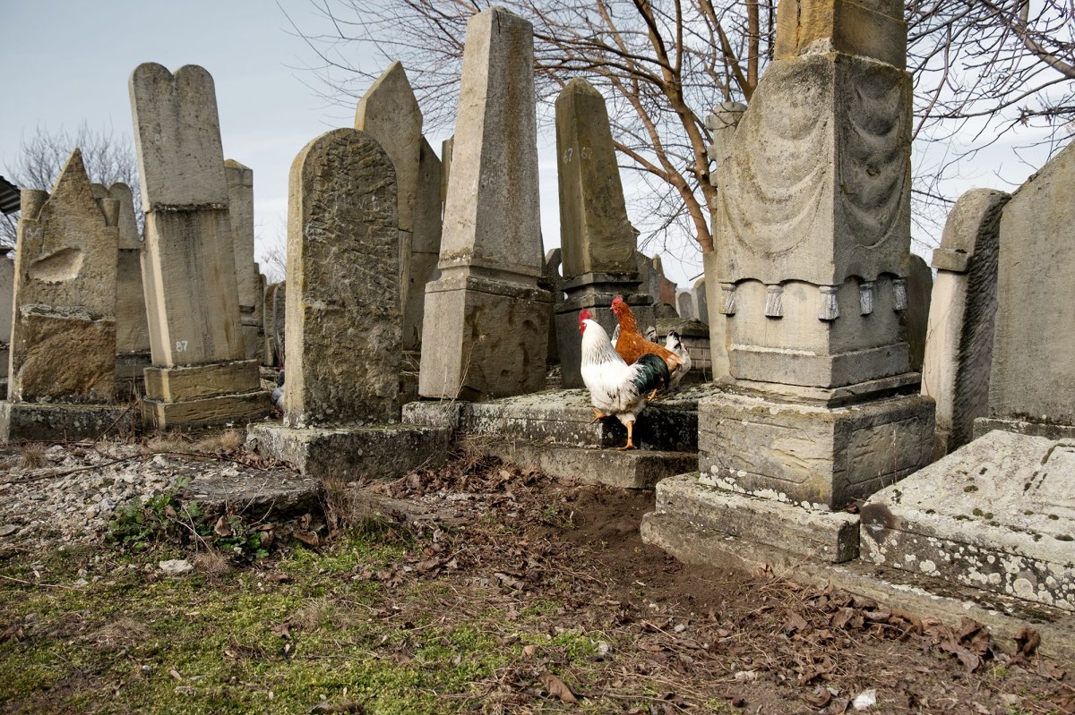 Otaci Jewish cemetery