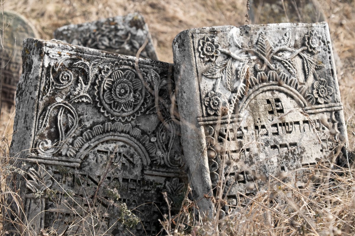 Otaci Jewish cemetery
