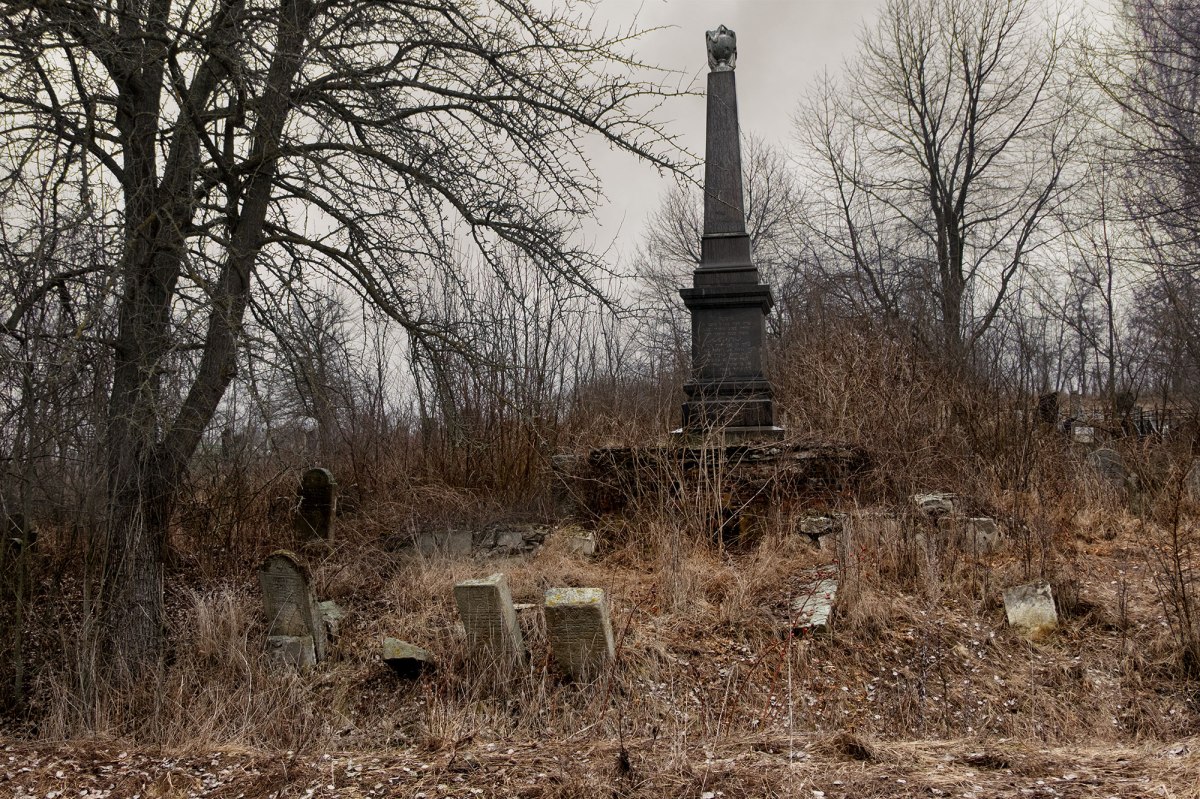 Luchynets Jewish cemetery