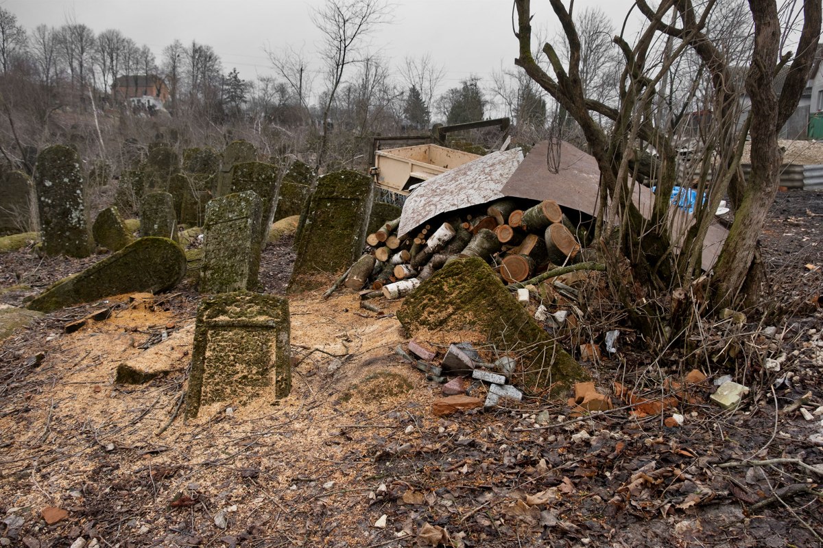 Vyshnivets - New Jewish Cemetery
