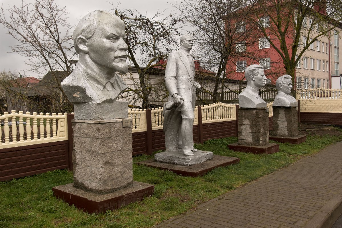 Iwye - Soviet monuments