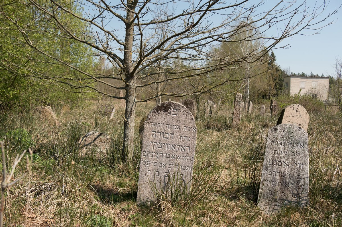 Lunno Jewish cemetery