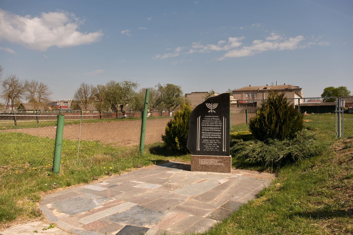 Nyasvizh - memorial on a mass grave