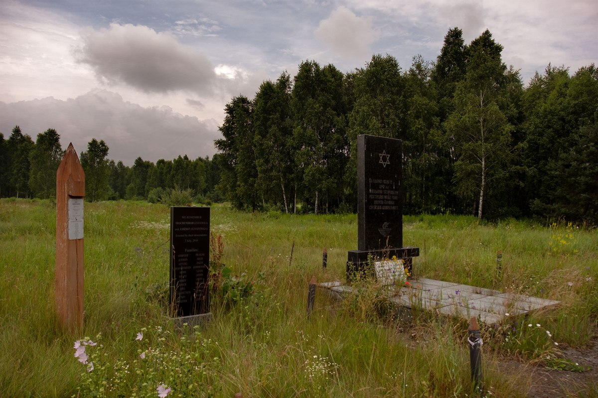 Trochenbrod - memorials at a mass killing site