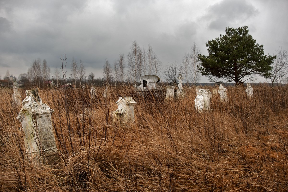 Rivne (Königsau) - German cemetery
