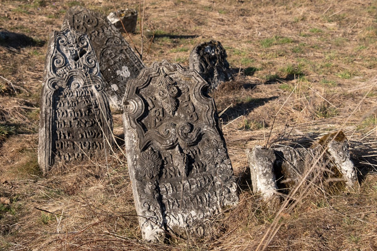 Yabluniv Jewish cemetery