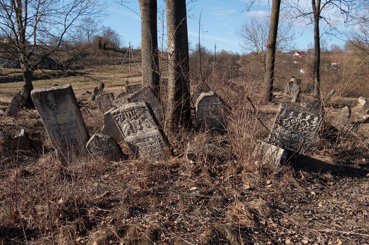 Yabluniv Jewish cemetery