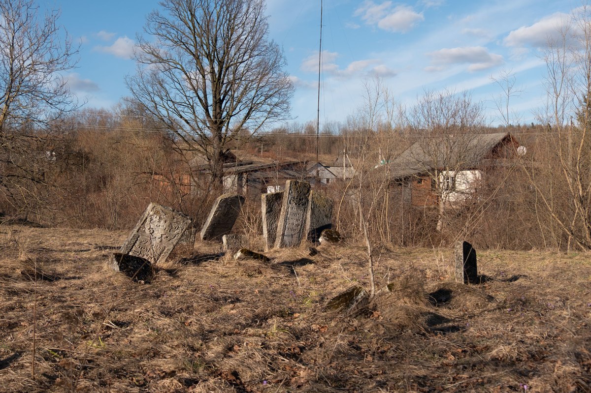 Yabluniv Jewish cemetery