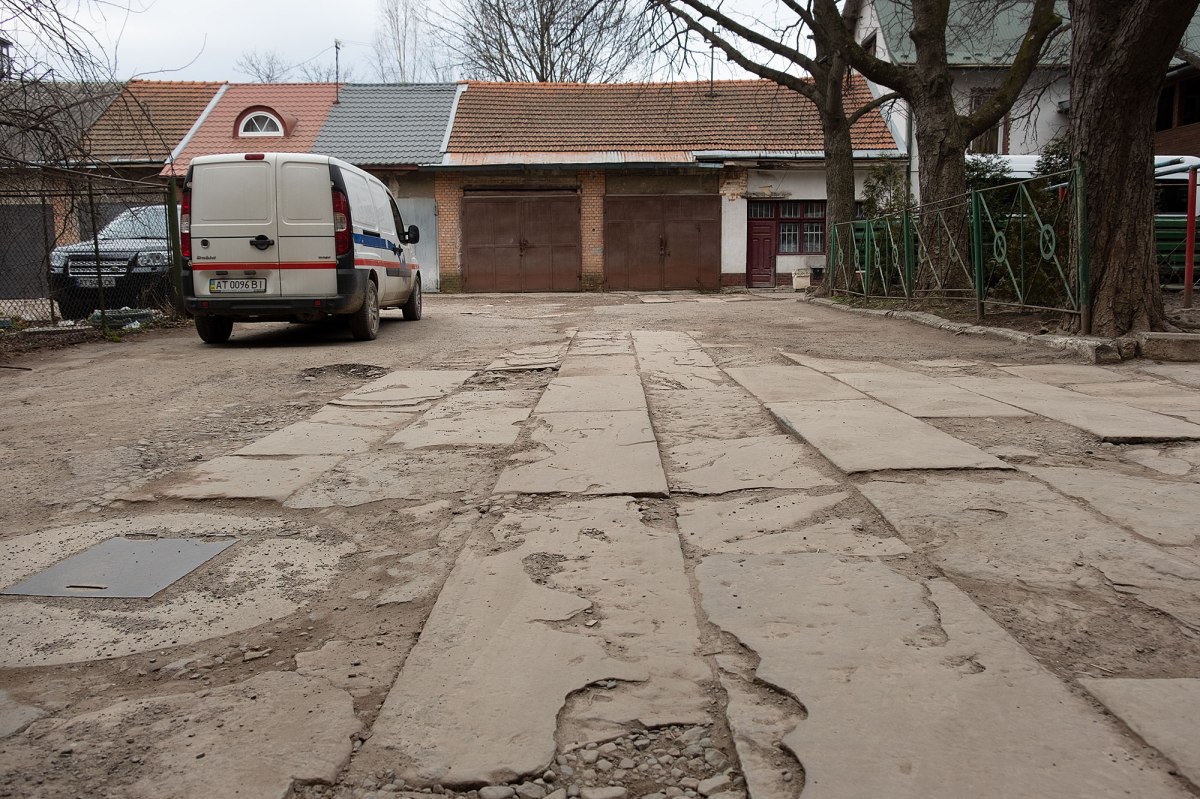 Kolomyia - tombstones in a backyard