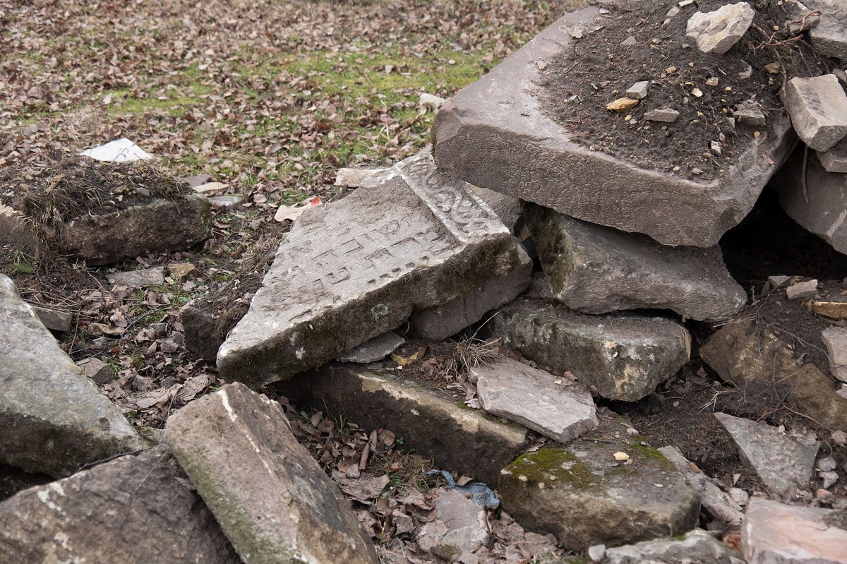 Zolotyi-Potik - tombstone fragments next to the palace
