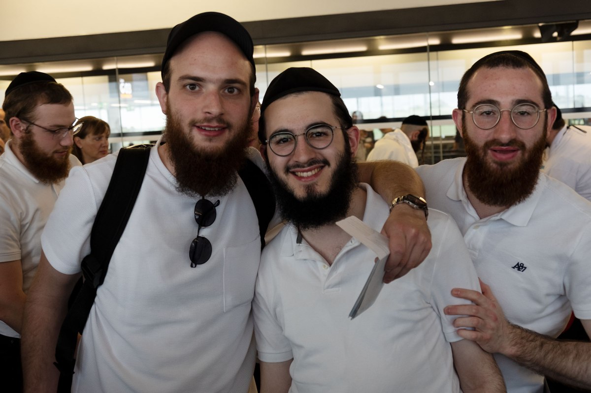Vienna airport - traveling Hasidim