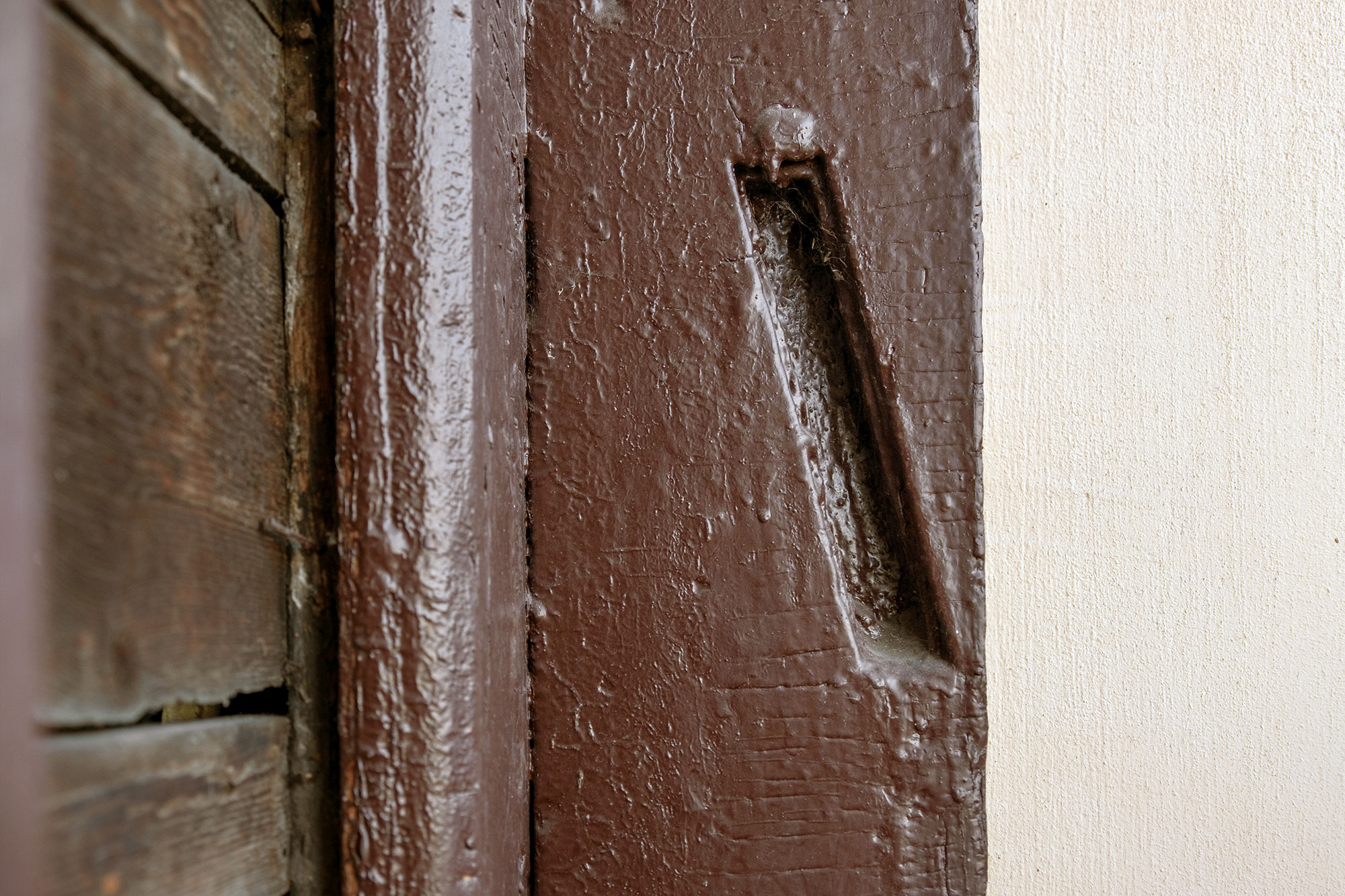 Belz - Trace of a mezuzah