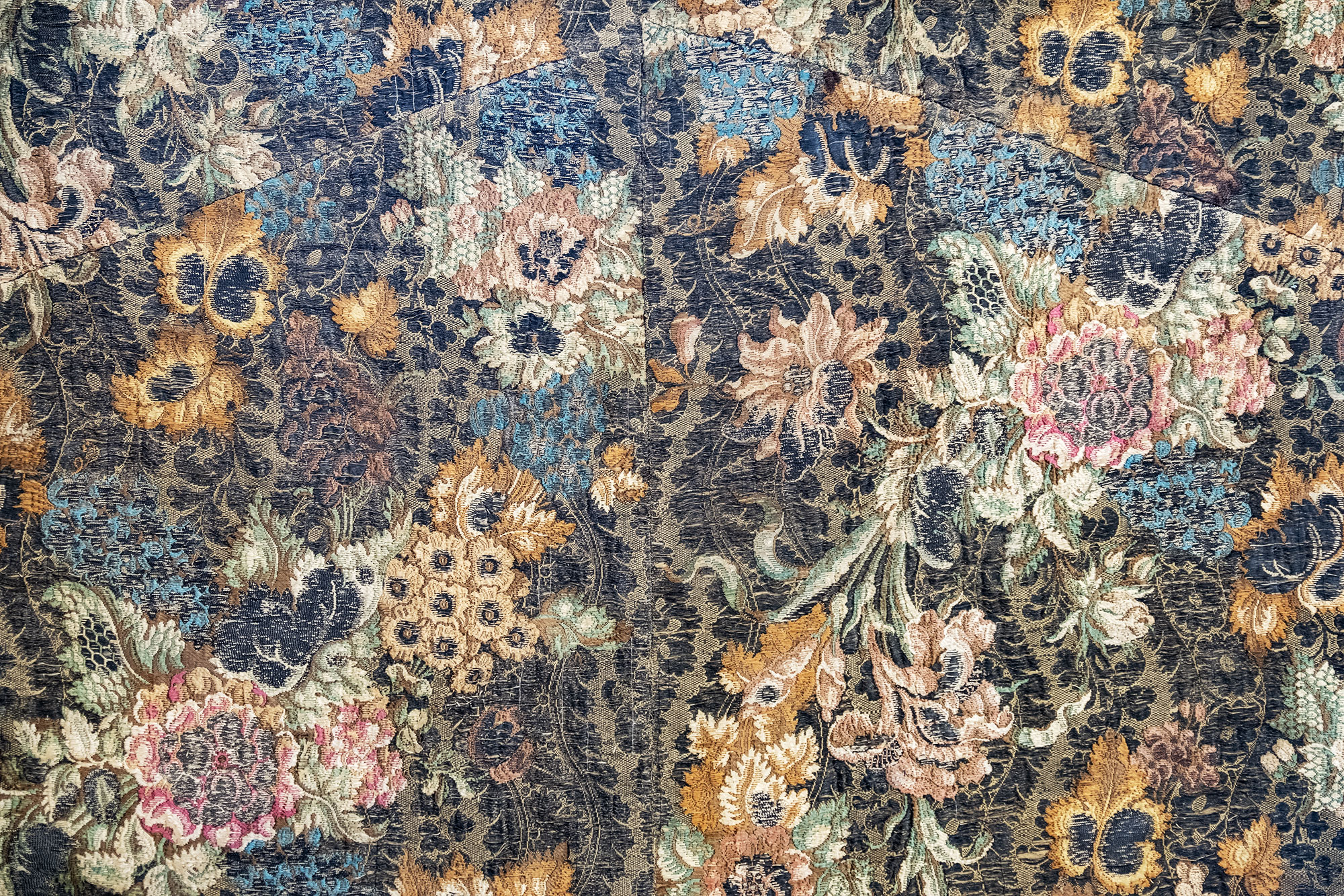 Detail of a curtain from a Torah shrine - Jewish museum at Dohány Street Synagogue