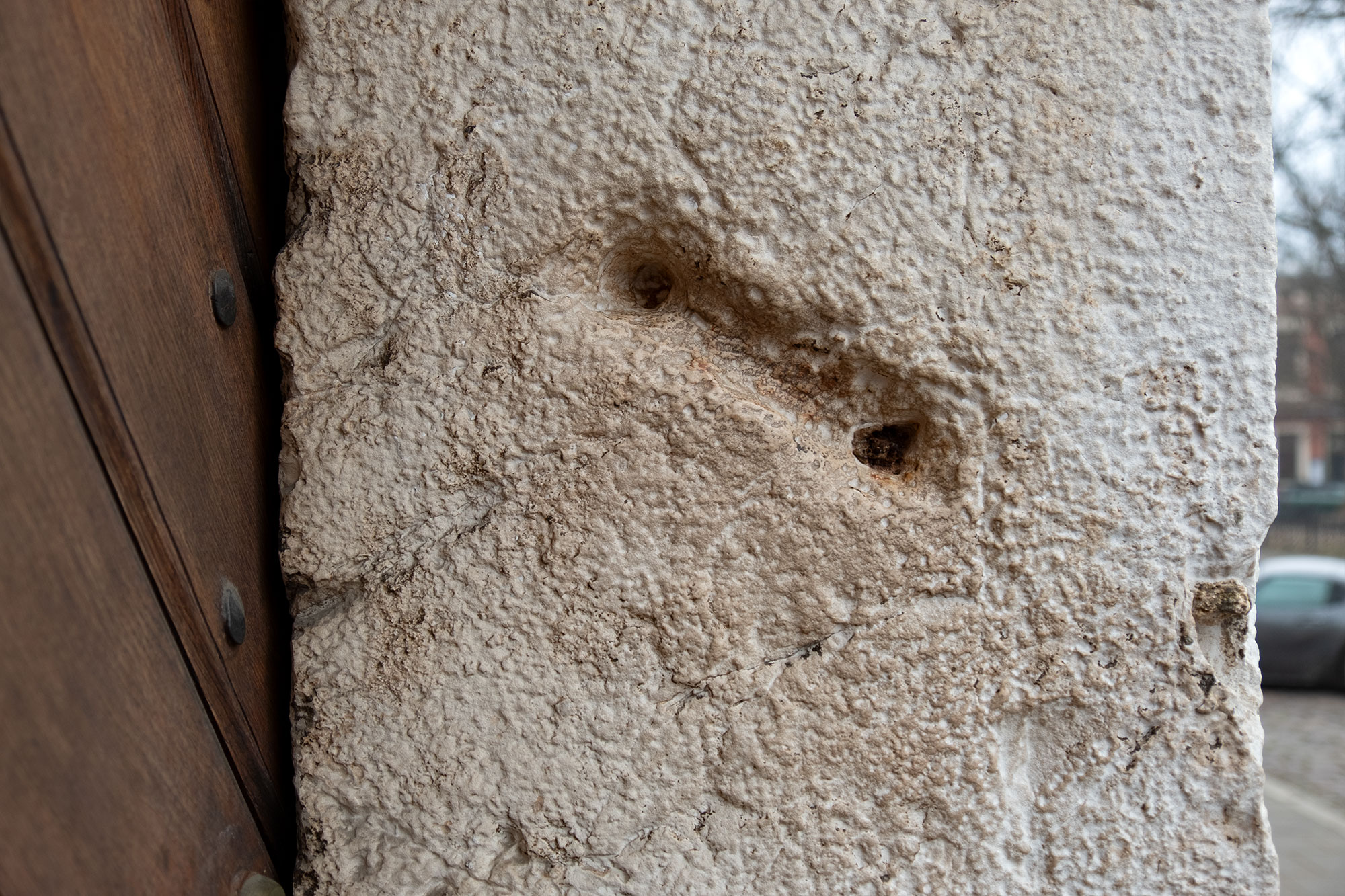 Trace of a mezuzah in Szeroka Street