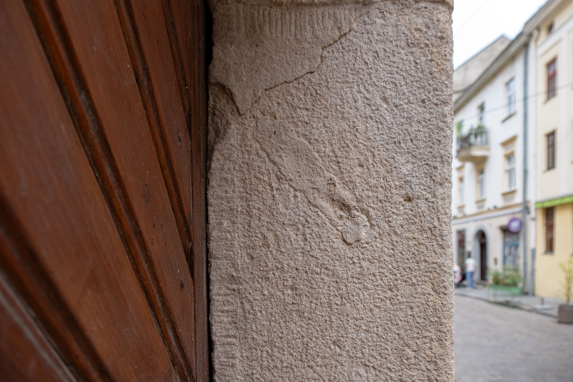 Lviv - trace of a mezuzah