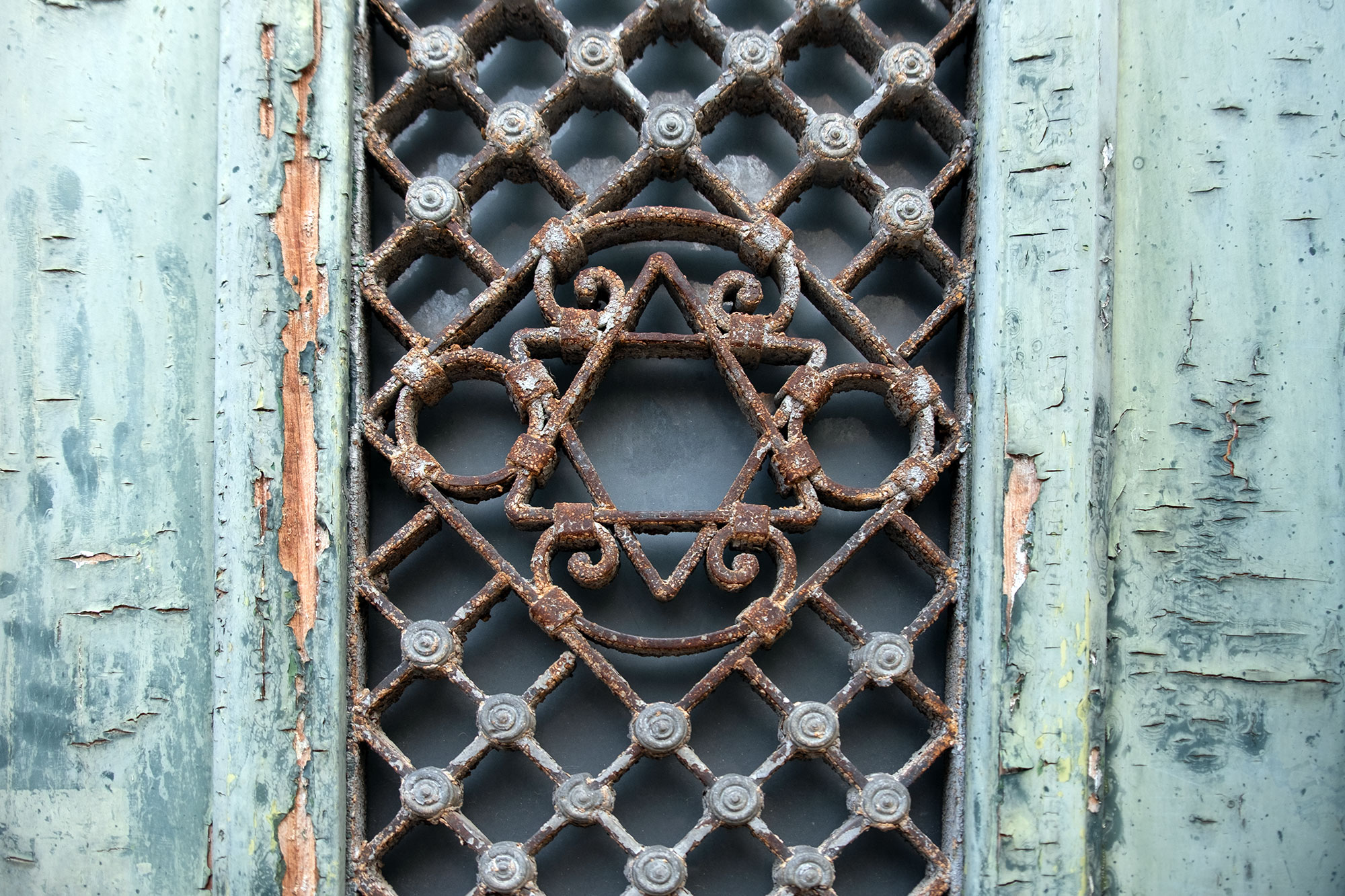 Ioannina - outside of the city walls - door decoration